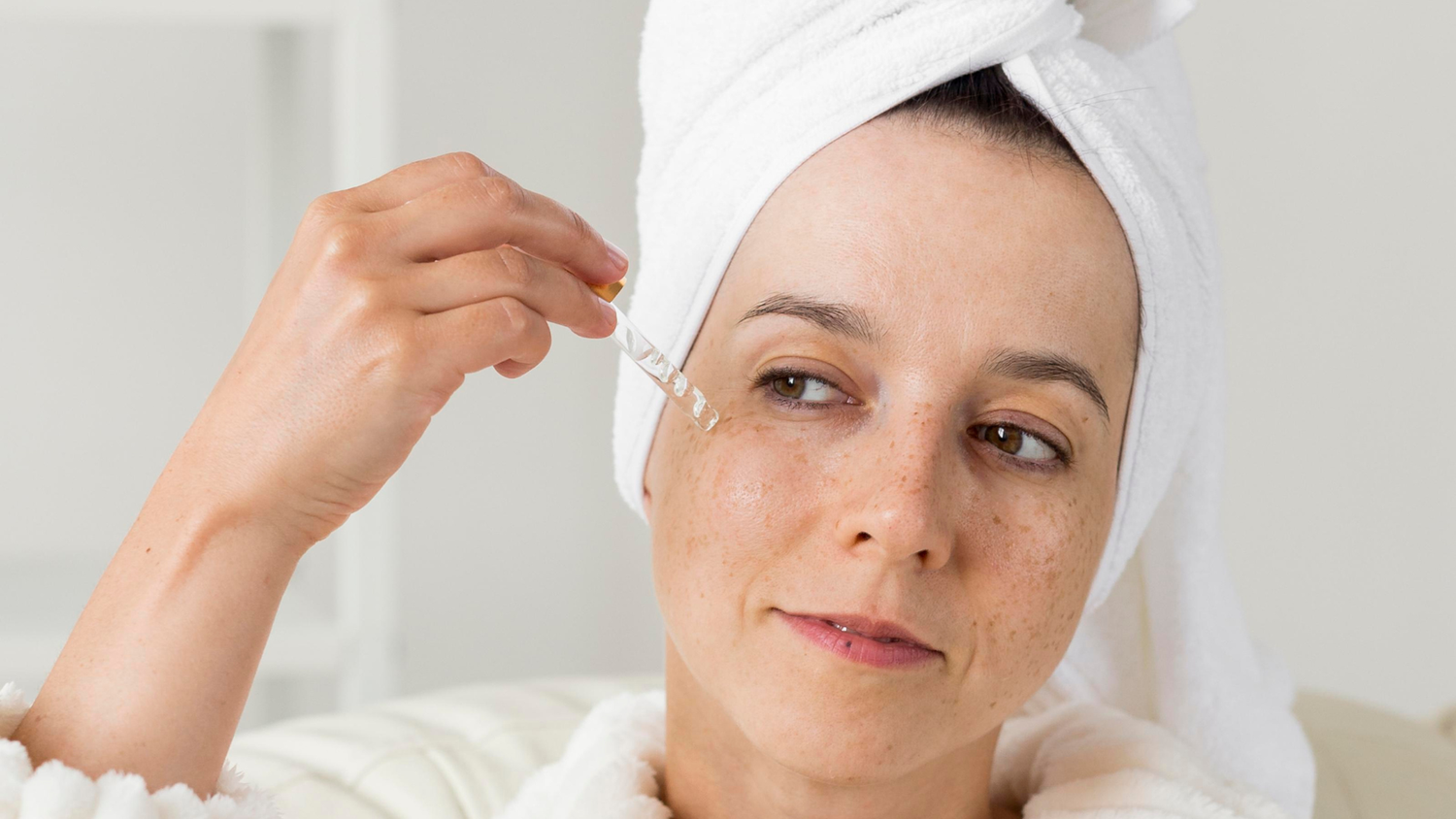 Does Niacinamide Help with Acne? Benefits, How It Works & The Best Way to Use It