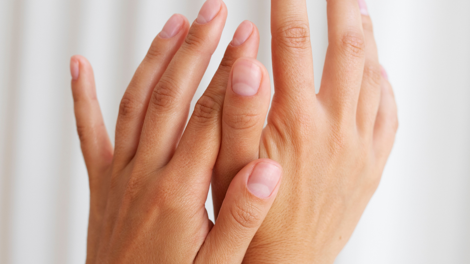 How to Remove Wrinkles from Hands Naturally
