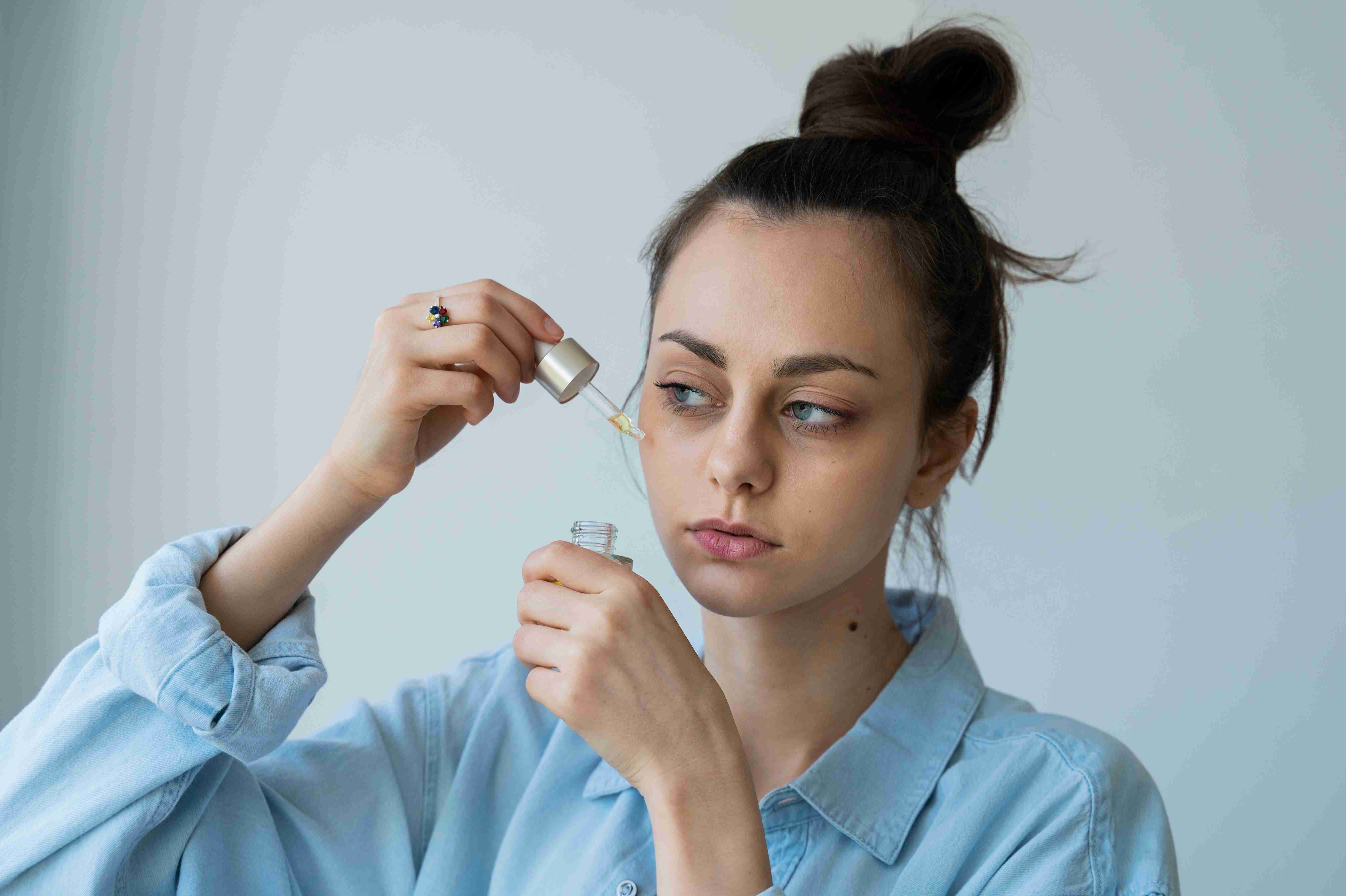 Retinol Serum Benefits: What It Does, How to Use It & What to Expect